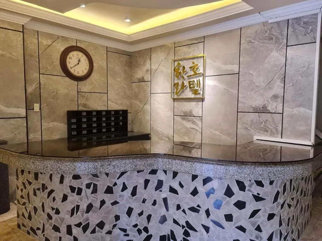 Halla Hotel Angeles 3*,